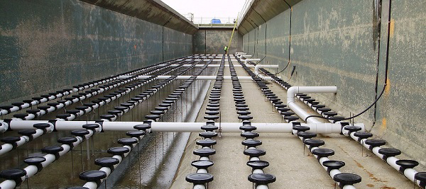 Lắp đặt đĩa thổi khí hệ thống xử lý nước thải